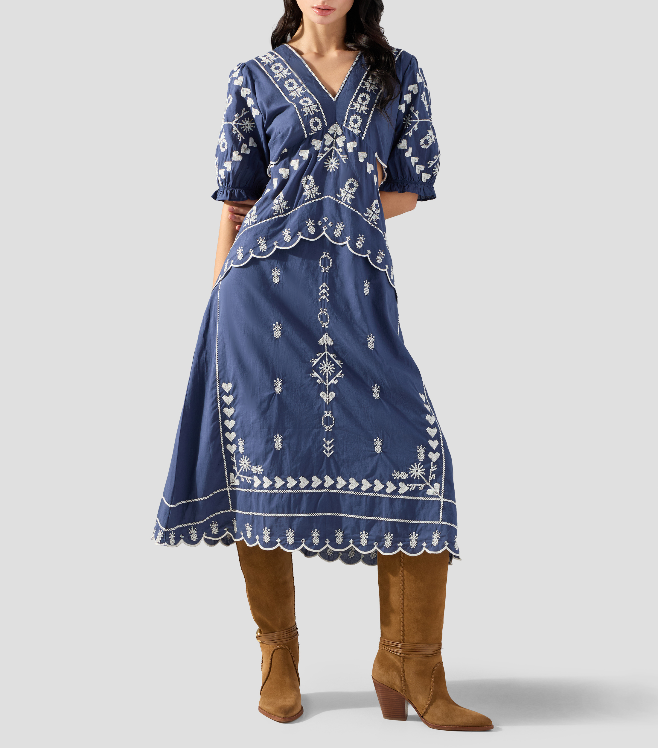 Vestido midi liso con detalle bordado Mujer